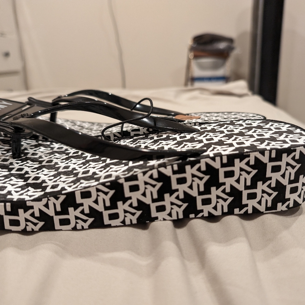Shoe - Picture 3 of 3